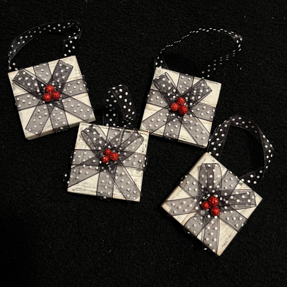 Cute jenga present ornaments